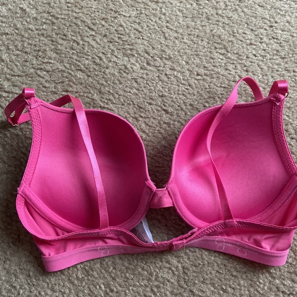 Jessica Simpson bra - Picture 5 of 6